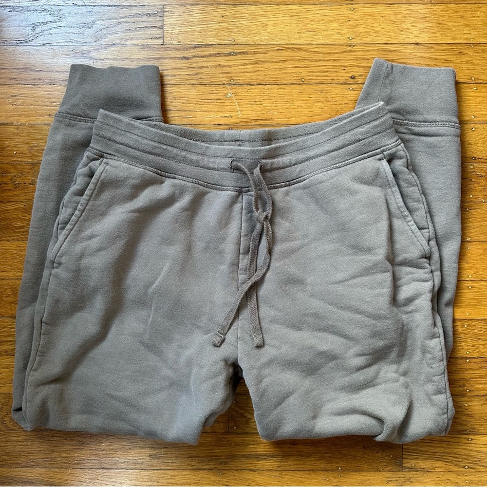 Girlfriend Collective 50/50 Jogger in Falcon (taupe) in size medium